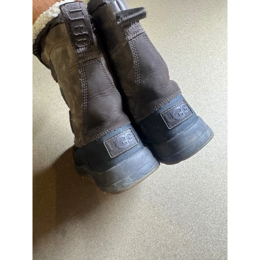 UGG‎ Kids Adirondack III Winter Snow Boots Brown Black Red 1130356K Size 1